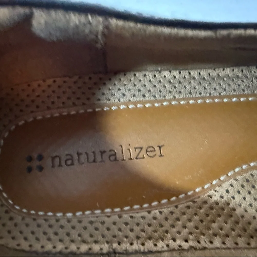 Men’s Naturalizer brown leather upper size 10 loafer shoes